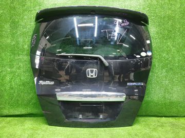 ДВЕРЬ ПЯТАЯ НА HONDA FREED SPIKE GP3