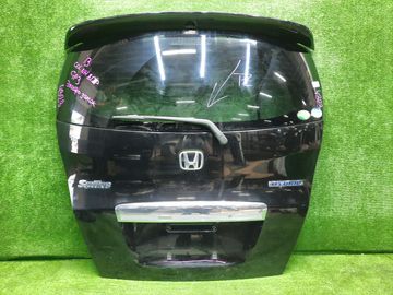 ДВЕРЬ ПЯТАЯ НА HONDA FREED SPIKE GP3