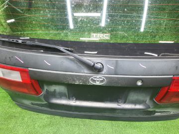 ДВЕРЬ ПЯТАЯ НА TOYOTA CALDINA ST190G