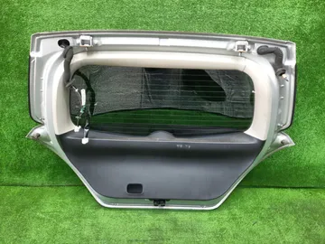 ДВЕРЬ ПЯТАЯ НА NISSAN TIIDA C11