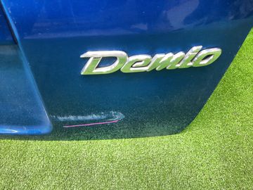 ДВЕРЬ ПЯТАЯ НА MAZDA DEMIO DY3W