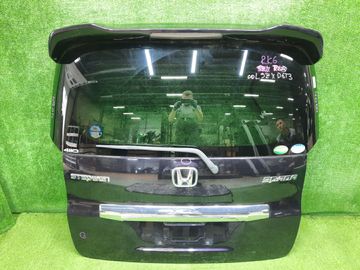 ДВЕРЬ ПЯТАЯ НА HONDA STEPWGN RK6