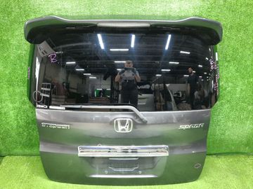 ДВЕРЬ ПЯТАЯ НА HONDA STEPWGN RK6