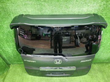 ДВЕРЬ ПЯТАЯ НА HONDA STEPWGN RK6