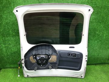 ДВЕРЬ ПЯТАЯ НА TOYOTA FUNCARGO NCP25