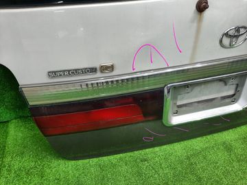 ДВЕРЬ ПЯТАЯ НА TOYOTA HIACE KZH106G