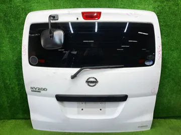 ДВЕРЬ ПЯТАЯ НА NISSAN NV200 VM20