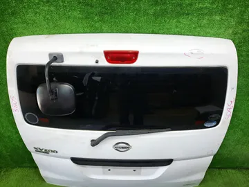ДВЕРЬ ПЯТАЯ НА NISSAN NV200 VM20