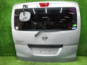 ДВЕРЬ ПЯТАЯ НА NISSAN NV200 VM20
