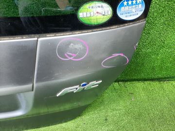 ДВЕРЬ ПЯТАЯ НА HONDA FIT GD1