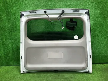ДВЕРЬ ПЯТАЯ НА TOYOTA ISIS ZNM10W