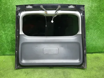 ДВЕРЬ ПЯТАЯ НА TOYOTA ISIS ZGM10G