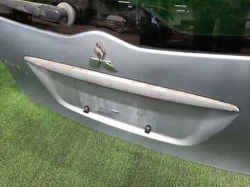 ДВЕРЬ ПЯТАЯ НА MITSUBISHI GRANDIS NA4W