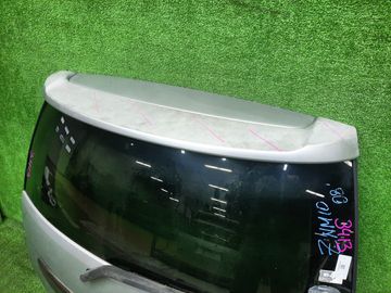 ДВЕРЬ ПЯТАЯ НА TOYOTA ISIS ZNM10G