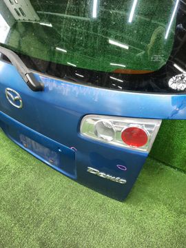 ДВЕРЬ ПЯТАЯ НА MAZDA DEMIO DY3W