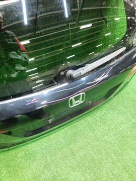 ДВЕРЬ ПЯТАЯ НА HONDA VEZEL RU4