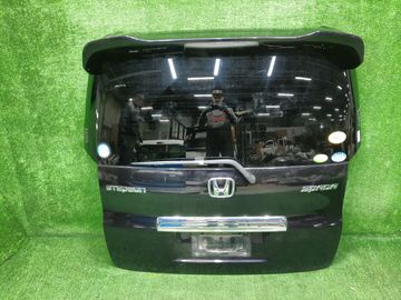 ДВЕРЬ ПЯТАЯ НА HONDA STEPWGN RK5