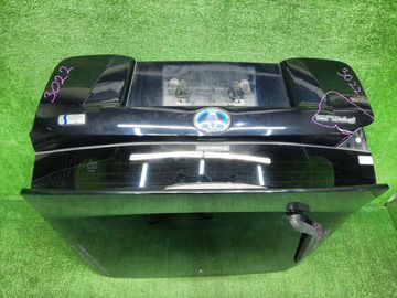 ДВЕРЬ ПЯТАЯ НА TOYOTA PRIUS ZVW50