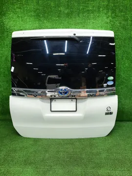 ДВЕРЬ ПЯТАЯ НА TOYOTA VOXY ZWR80G