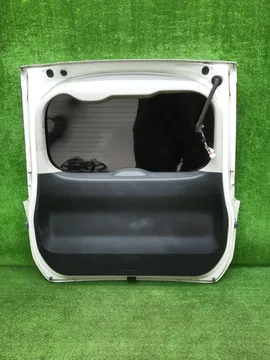 ДВЕРЬ ПЯТАЯ НА TOYOTA VOXY ZWR80G