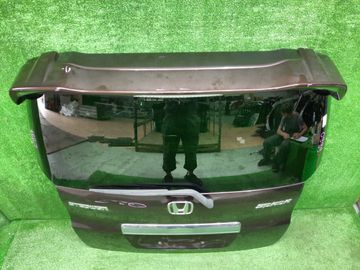 ДВЕРЬ ПЯТАЯ НА HONDA STEPWGN RK5