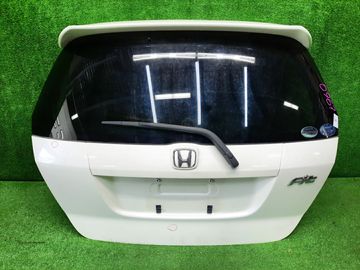 ДВЕРЬ ПЯТАЯ НА HONDA FIT GD3