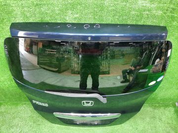 ДВЕРЬ ПЯТАЯ НА HONDA FREED GB3