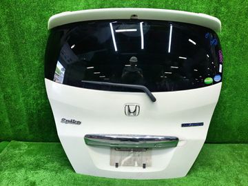ДВЕРЬ ПЯТАЯ НА HONDA FREED GB3