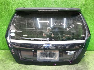 ДВЕРЬ ПЯТАЯ НА SUBARU FORESTER SG5