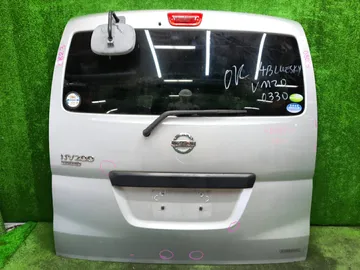 ДВЕРЬ ПЯТАЯ НА NISSAN NV200 VM20