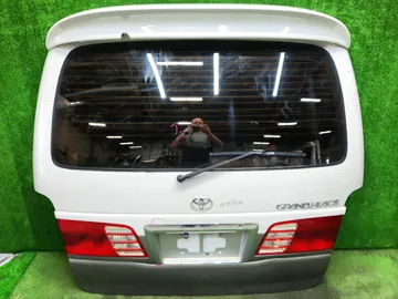 ДВЕРЬ ПЯТАЯ НА TOYOTA GRAND HIACE VCH16