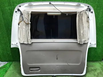ДВЕРЬ ПЯТАЯ НА TOYOTA GRAND HIACE VCH16