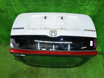 ДВЕРЬ ПЯТАЯ НА HONDA INSIGHT ZE2