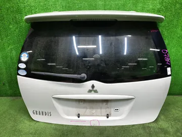 ДВЕРЬ ПЯТАЯ НА MITSUBISHI GRANDIS NA4W