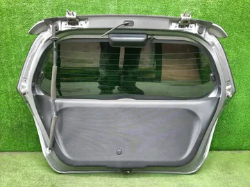ДВЕРЬ ПЯТАЯ НА HONDA FIT GD1