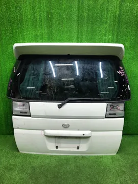 ДВЕРЬ ПЯТАЯ НА NISSAN ELGRAND E50