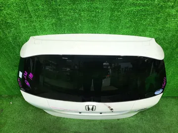 ДВЕРЬ ПЯТАЯ НА HONDA FIT GD1