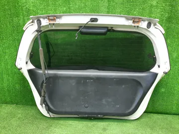 ДВЕРЬ ПЯТАЯ НА HONDA FIT GD1