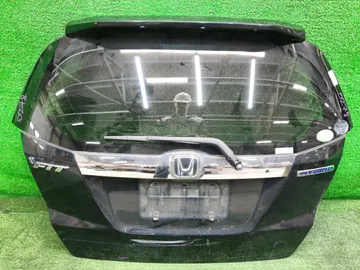 ДВЕРЬ ПЯТАЯ НА HONDA FIT GP1
