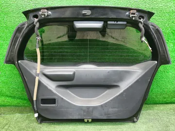ДВЕРЬ ПЯТАЯ НА HONDA FIT GP1