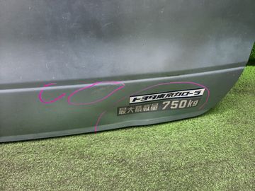 ДВЕРЬ ПЯТАЯ НА TOYOTA NOAH KR42