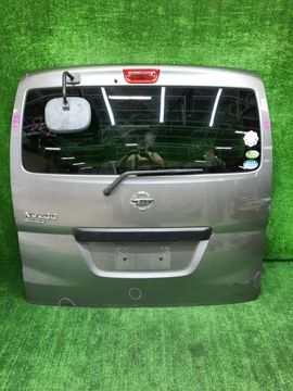 ДВЕРЬ ПЯТАЯ НА NISSAN NV200 VM20