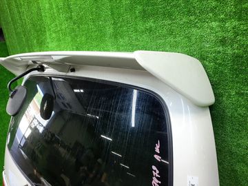 ДВЕРЬ ПЯТАЯ НА TOYOTA GRAND HIACE VCH10