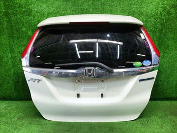 ДВЕРЬ ПЯТАЯ НА HONDA FIT GP5