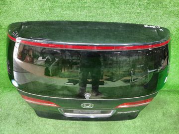ДВЕРЬ ПЯТАЯ НА HONDA ELYSION RR1