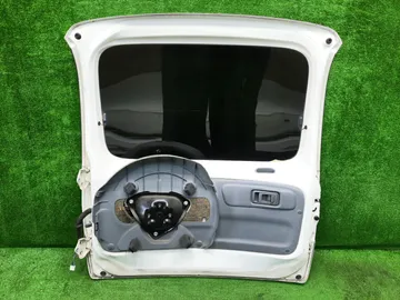 ДВЕРЬ ПЯТАЯ НА TOYOTA FUNCARGO NCP25