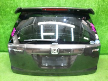 ДВЕРЬ ПЯТАЯ НА HONDA STREAM RN6