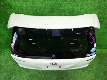 ДВЕРЬ ПЯТАЯ НА HONDA STREAM RN7