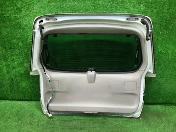 ДВЕРЬ ПЯТАЯ НА NISSAN LIBERTY RM12