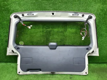 ДВЕРЬ ПЯТАЯ НА TOYOTA IPSUM SXM10